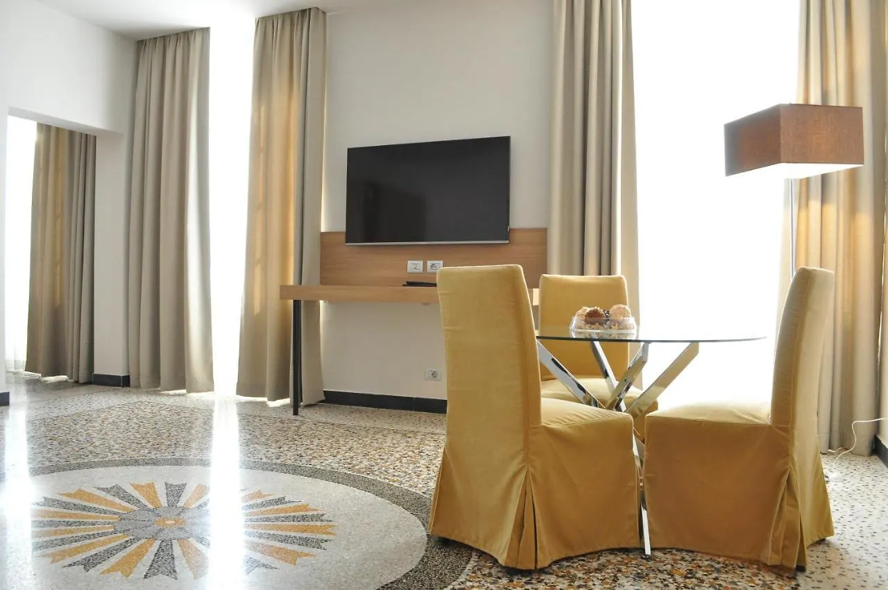 Hnn Luxury Suites Janov Itálie